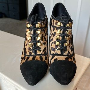 Fergie booties. Size 6